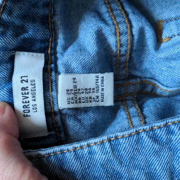Forever 21 denim shorts - Picture 3 of 3